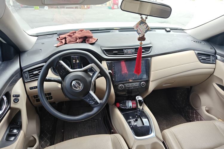 Used Nissan X-Trail 2017 2.0L CVT Comfort Edition 2WD Center Console