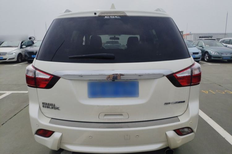 Used Isuzu mu-X 2015 2.5T Two-Wheel Drive Automatic Luxury Edition 7 Seats Rear