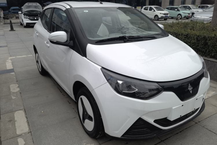 Used JMEV Xiao Qilin 2026 Model PLUS+ Comfort Version Front Right 45 Deg