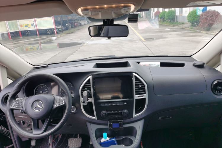 Used Mercedes-Benz Vito 2021 2.0T Elite Version 7 Seats Center Console