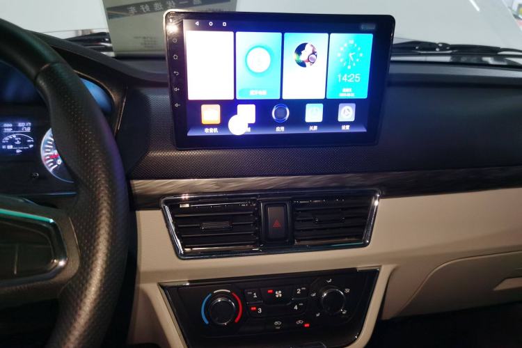 Used Jinbei Hiace X30 2024 1.5L Wealthy-Style Passenger Van 5/6/7 Seater
