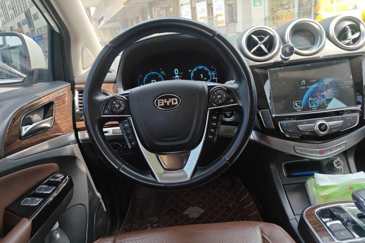 Used BYD Tang New Energy 2015 2.0T Four-Wheel-Drive Flagship Model