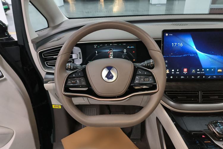 Used Denza D9 2024 DM-i 1050 Luxury Model
