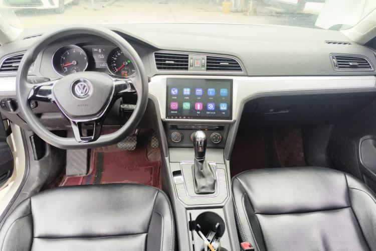 Used Volkswagen Lamando 2017 230TSI DSG Fashion Edition Center Console