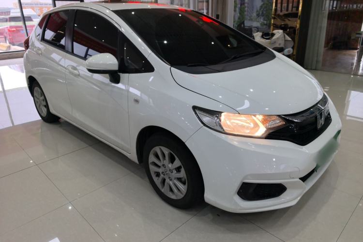 Used Honda Fit 2018 1.5L CVT Comfort Sunroof Version Front Right 45 Deg