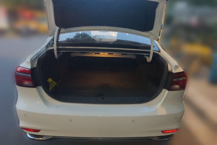 Used Roewe i6 New Energy 2017 45T Hybrid Connect & Smart Enjoyment Edition
