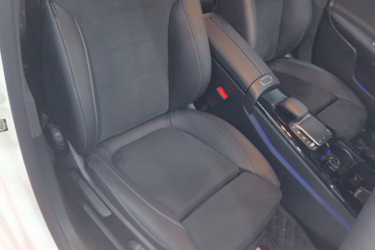 Used Mercedes-Benz A-Class 2022 Second Facelift A 200 L Sport Sedan Fashion Version
