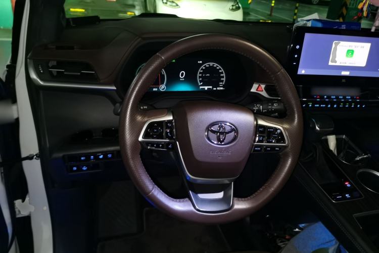 Used Toyota SIENNA 2021 2.5L Hybrid Platinum Edition Steering Wheel