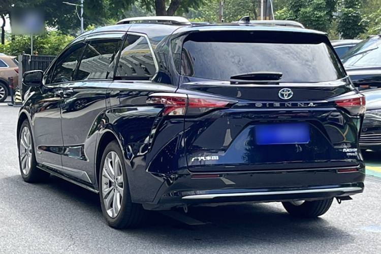 Used Toyota Sienna 2024 2.5L Hybrid Platinum Edition
