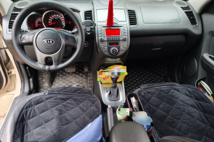 Used Kia Soul 2012 1.6L AT Premium Center Console