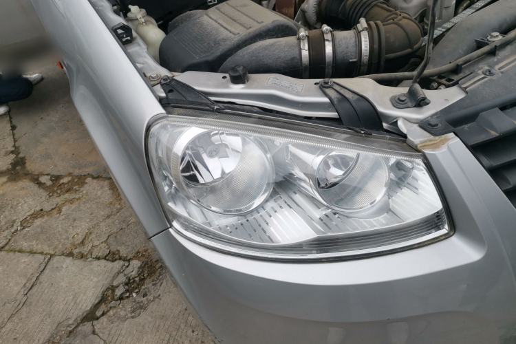 Used Great Wall Wingle 5 2016 2.8T Two-Wheel-Drive Entry-Level GW2.8TC Big Double-Cab GW2.8TC Right Front Headlight