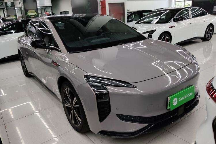 Used Hongqi EH7 2024 820 Pro Front Right 45 Deg