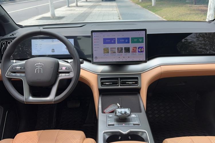 Used BYD Song L DM-i 2024 112 km Leading Edition Center Console