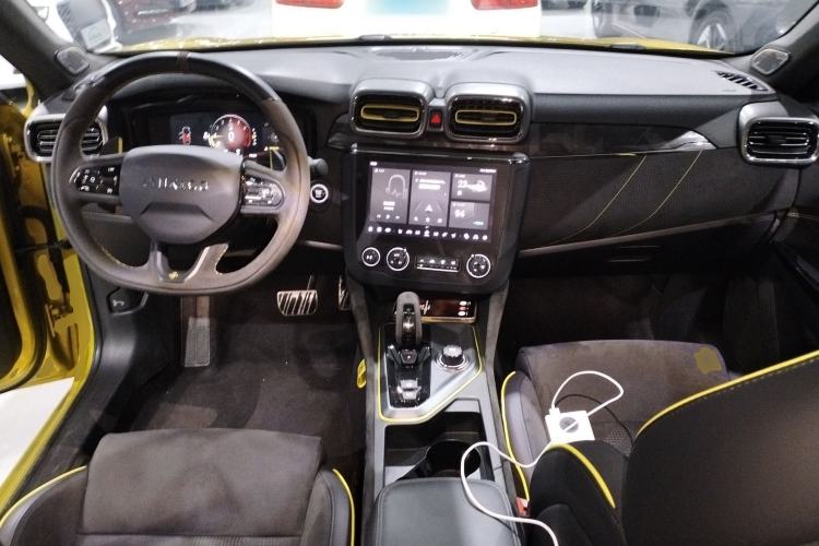 Used Lynk & Co 03 2020 03+ 2.0TD Automatic Wind-Chasing Edition Center Console