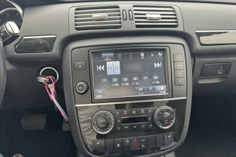 Used Mercedes-Benz R-Class 2017 R 320 4MATIC Business Edition Prestige Model Audio And AC Panel