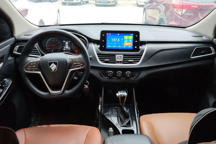 Used Baojun 730 2019 1.5T CVT Fashion Model 7 Seats China VI Emission Standard Center Console
