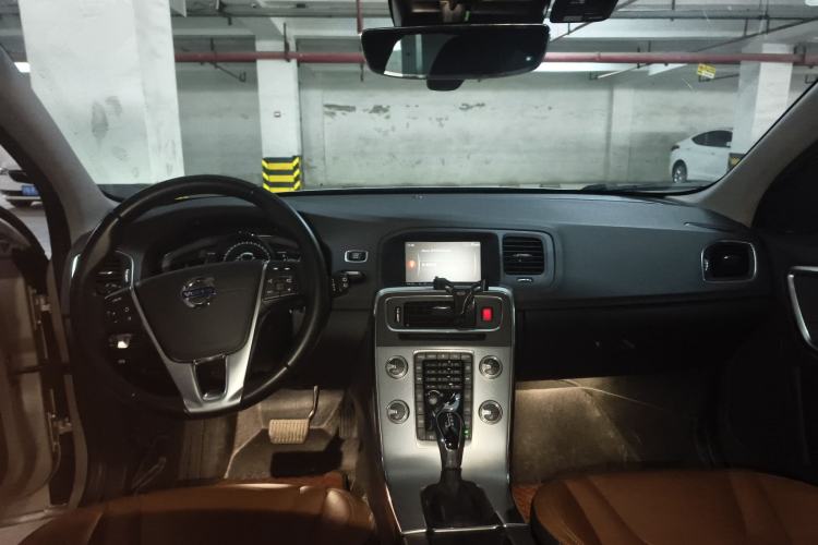 Used Volvo V60 2017 T5 Zhiya Edition China V Standard
