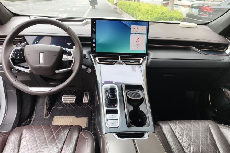 Used Wey Mocha 2021 2.0T Two-Wheel-Drive Premium Edition Center Console