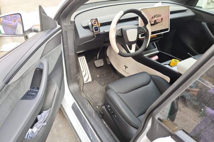 Used Tesla Model Y L 2025 Model Long-Range All-Wheel-Drive Version
