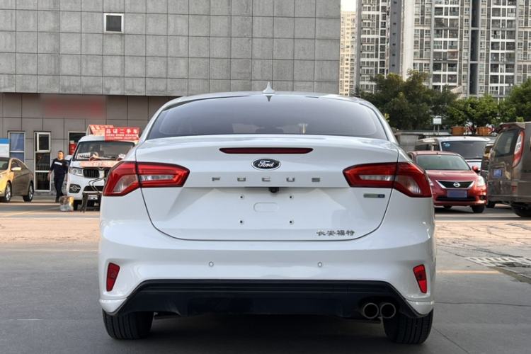 Used Ford Focus 2020 Sedan EcoBoost 180 Automatic Trend Edition Exterior 7