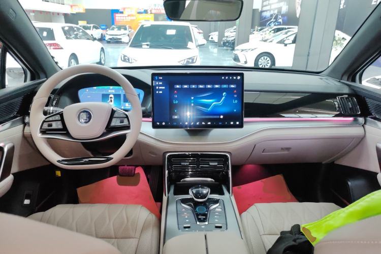 Used BYD Tang New Energy 2024 DM-i Glory Edition 112KM Prestige Model
