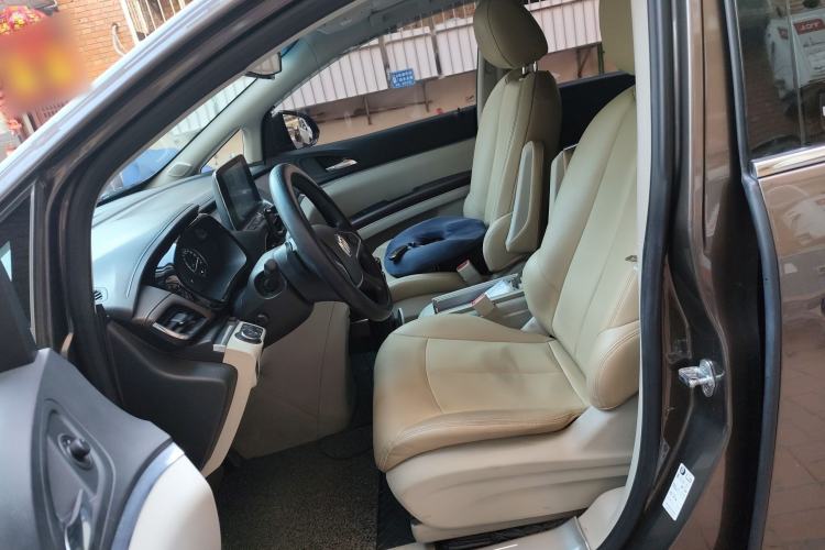 Used Buick GL8 2023 Land Executive Class Comfort Model
