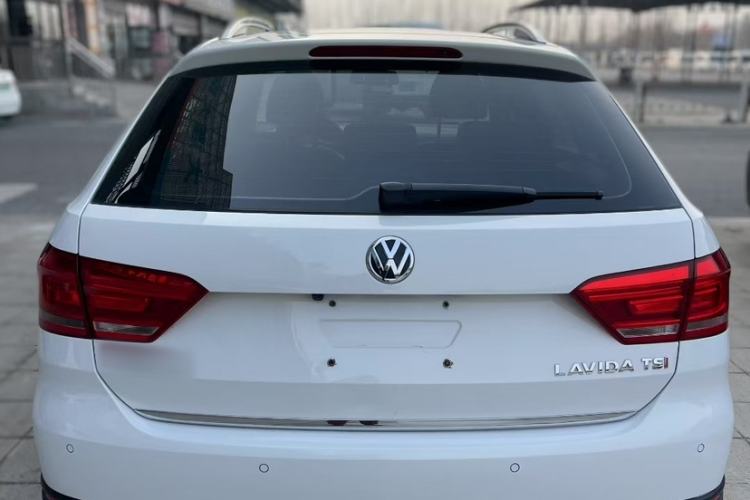 Used Volkswagen Cross Lavida 2014 1.4TSI DSG
