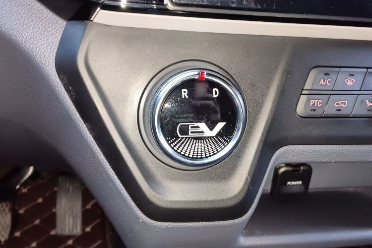 Used SAIC MAXUS EV30 2023 Pure-Electric Smart Logistics Expert with Long Wheelbase Guoxuan
