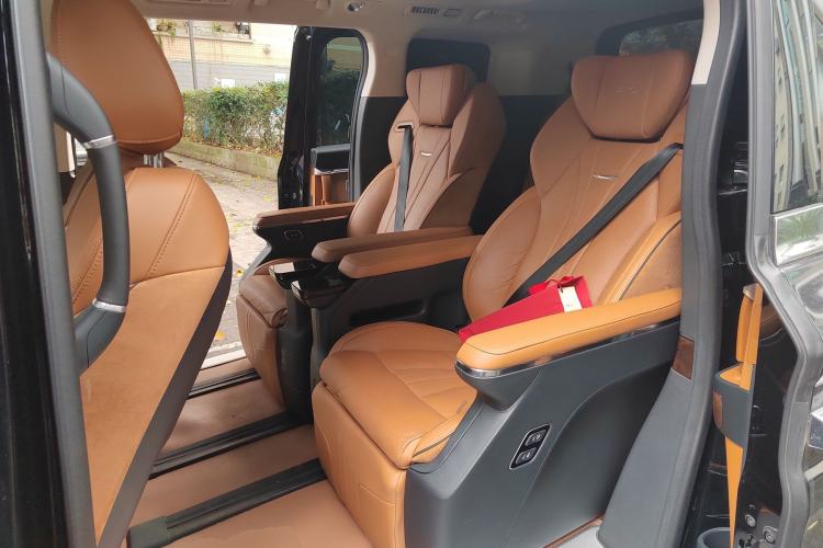 Used Hongqi HQ9 2023 2.0T Smart Connect Flagship Edition Left Rear Seat