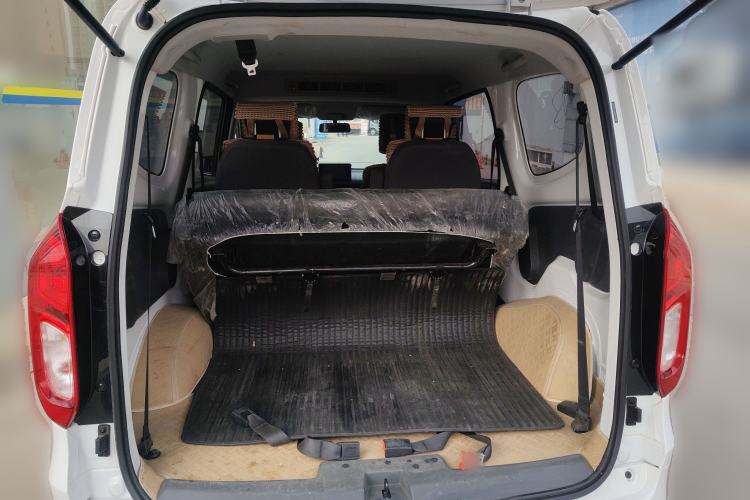 Used Wuling Hongguang New Energy 2025 Extended-Range Hybrid 50KM Comfort Version Trunk