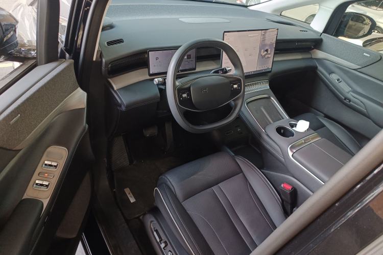 Used XPeng X9 2024 702 Ultra-Long Range Max
