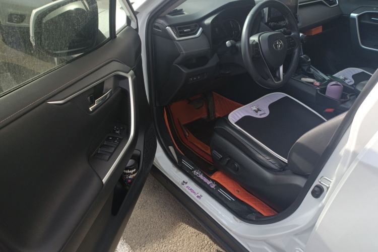 Used Toyota RAV4 2021 2.0L CVT Two-Wheel Drive Fashion PLUS Edition Driver Seat