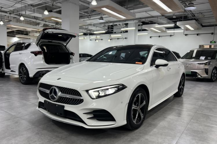 Used Mercedes-Benz A-Class 2022 Revised Version A 200 L Sport Sedan Fashionable Style Front Left 45 Deg
