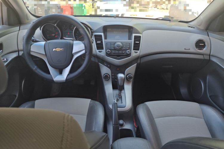 Used Chevrolet Cruze 2011 1.6L SE Automatic Center Console