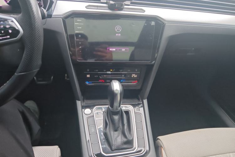 Used Volkswagen Magotan 2023 2 Million Units Commemorative Edition 330TSI DSG Luxury Version Audio And AC Panel