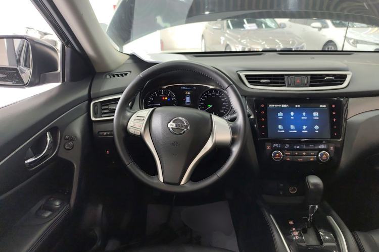 Used Nissan X-Trail 2015 2.0L CVT Comfort MAX Edition 2WD
