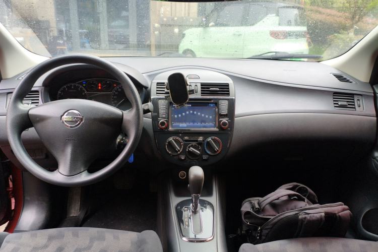 Used Nissan Tiida 2014 1.6L CVT Comfort Model Center Console