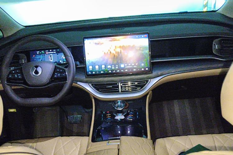 Used Denza D9 2024 DM-i 1050 Luxury Model