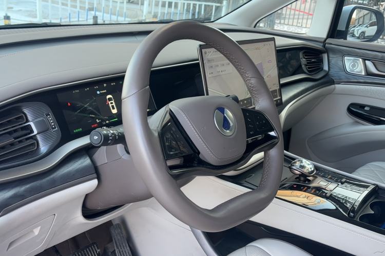 Used Denza D9 2022 EV 620 Prestige Model Interior 2