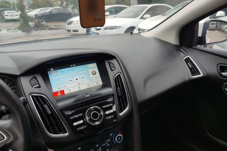 Used Ford Focus 2017 Hatchback 1.6L Automatic Fashion Edition Smart Drive Version Center Console