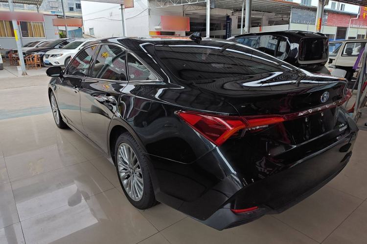 Used Toyota Avalon 2019 Dual-Engine 2.5L XLE Prestige Version China VI Standard
