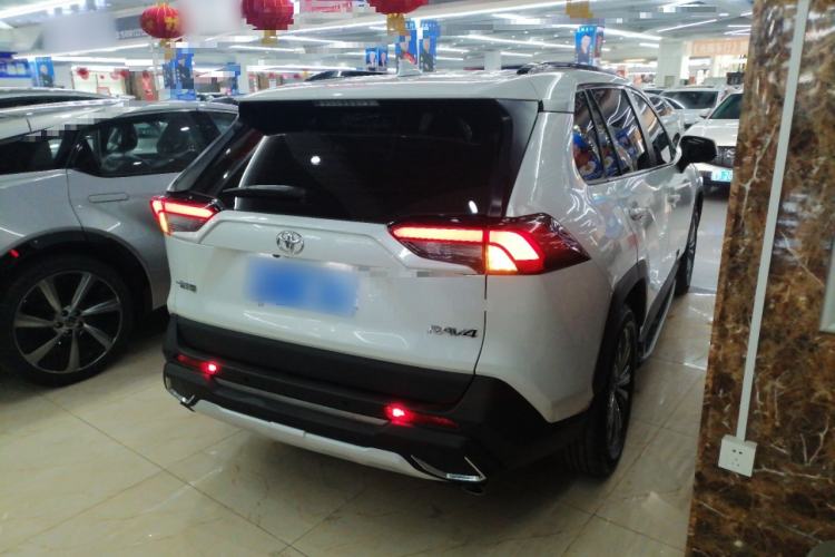 Used Toyota RAV4 2023 2.0L CVT Two-Wheel Drive Fashion Edition Rear Right 45 Deg