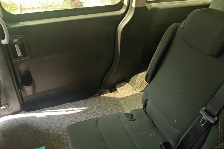 Used JAC Refine M3 2022 PLUS 1.5T 7-Seater Standard Model