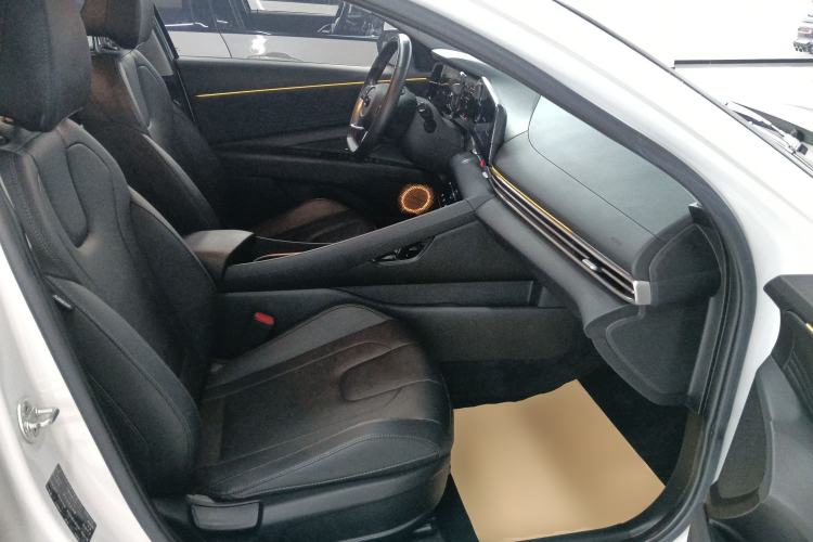 Used Hyundai Elantra 2021 1.5L CVT LUX Prestige Edition Right Front Seat