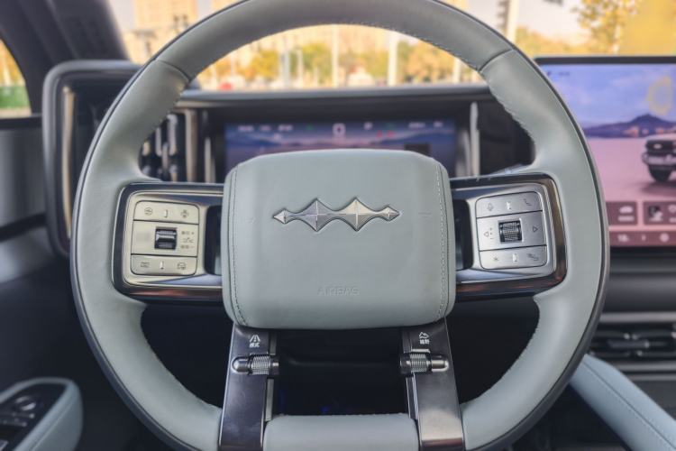 Used Formula Leopard Leopard 5 2023 Navigator Edition
