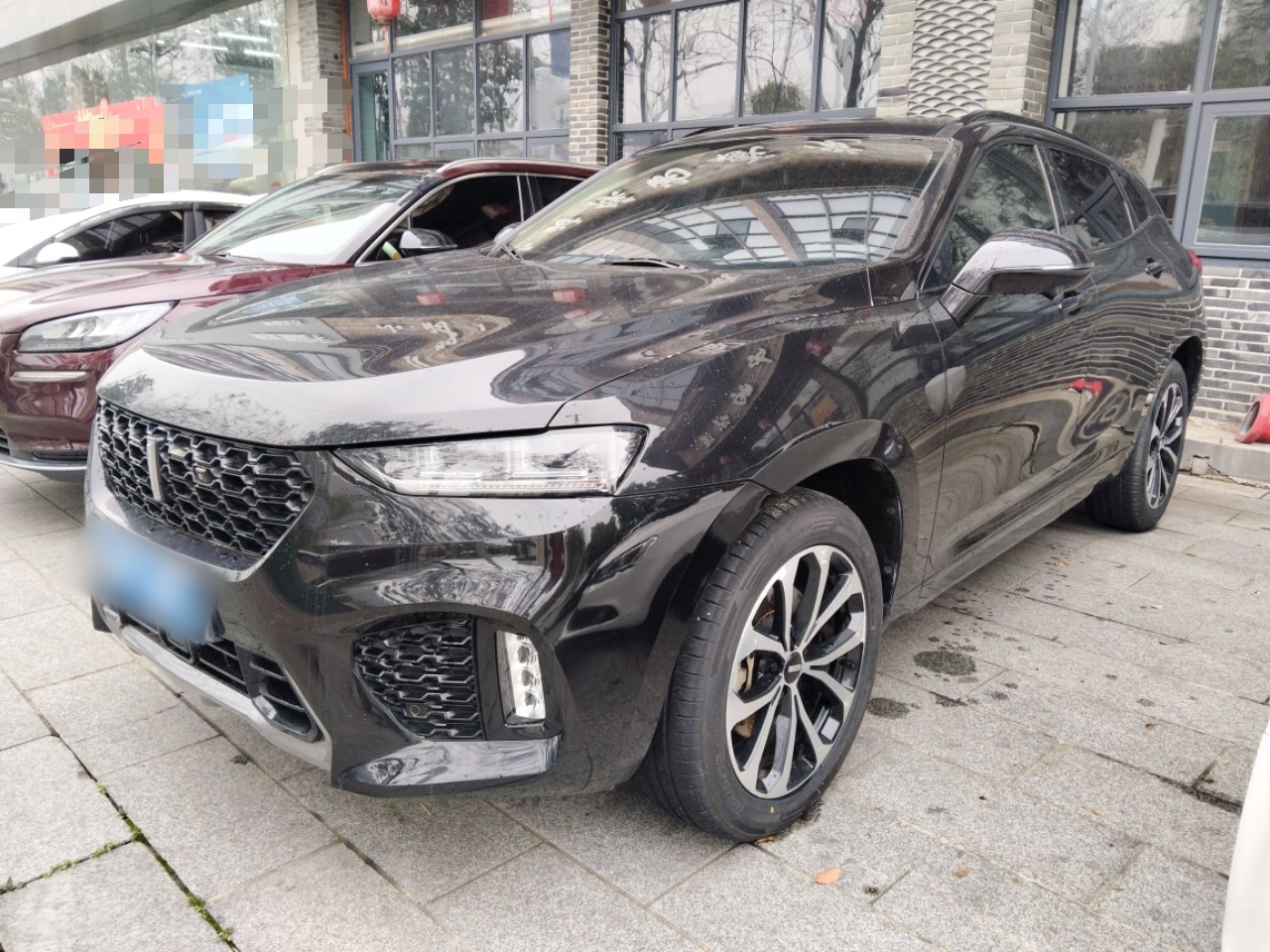 Под передней частью автомобиля