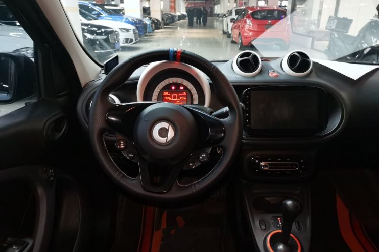 Used smart forfour 2018 1.0L 52 kW Dynamic Edition
