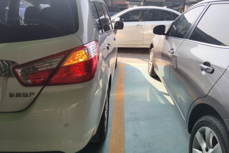 Used Venucia R50 2013 1.6L Automatic Fashion Edition