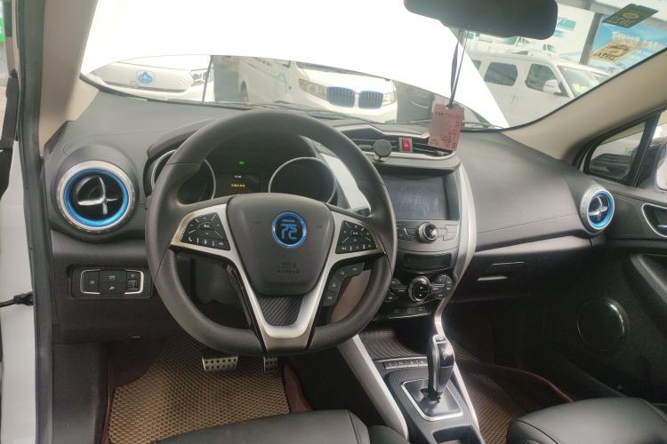 Used BYD Yuan New Energy 2018 EV360 Smart Connected Cool Model Center Console
