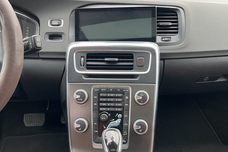 Used Volvo V60 2016 Cross Country T6 AWD
